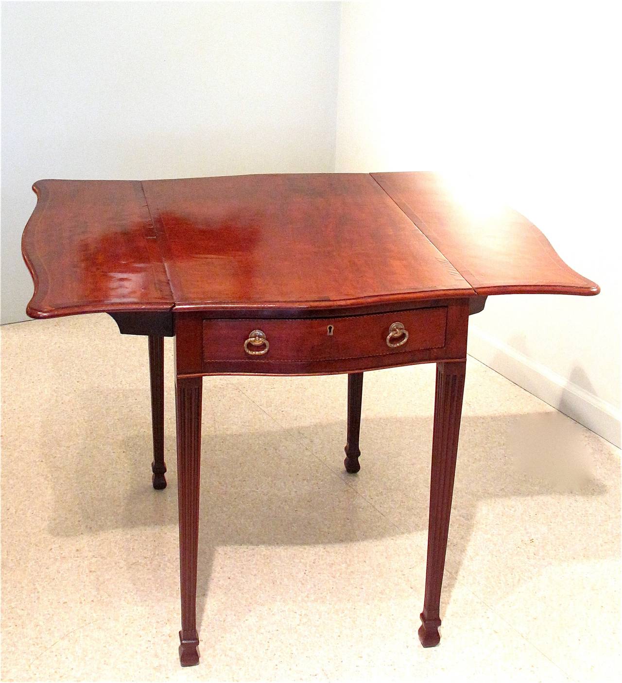 George III Serpentine Inlaid Mahogany Pembroke Table, 18th Century For Sale 1