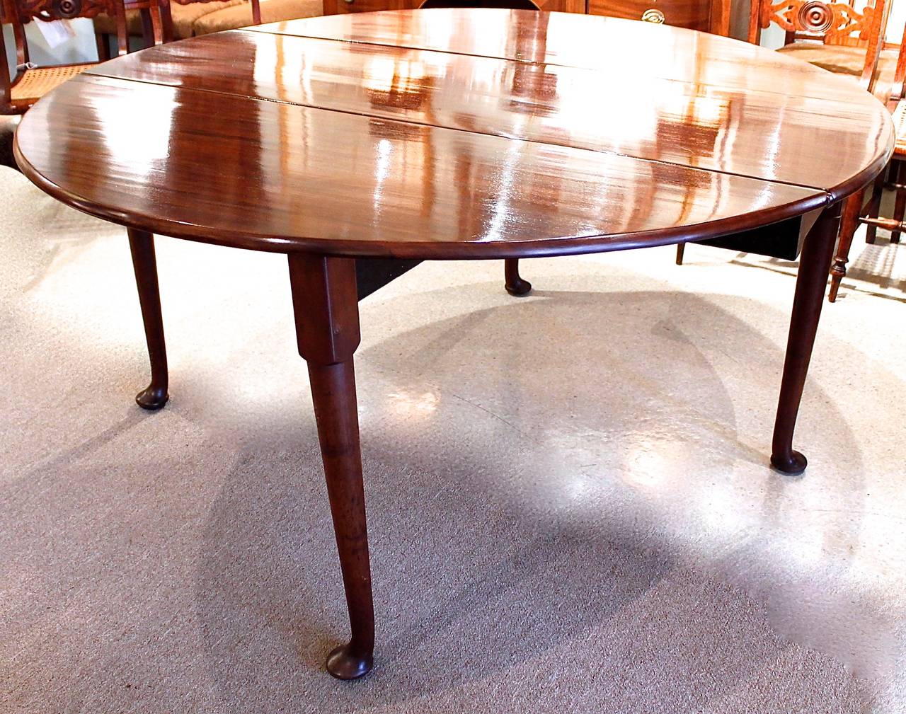 English George II Mahogany Round Dining Table, 18th Century For Sale