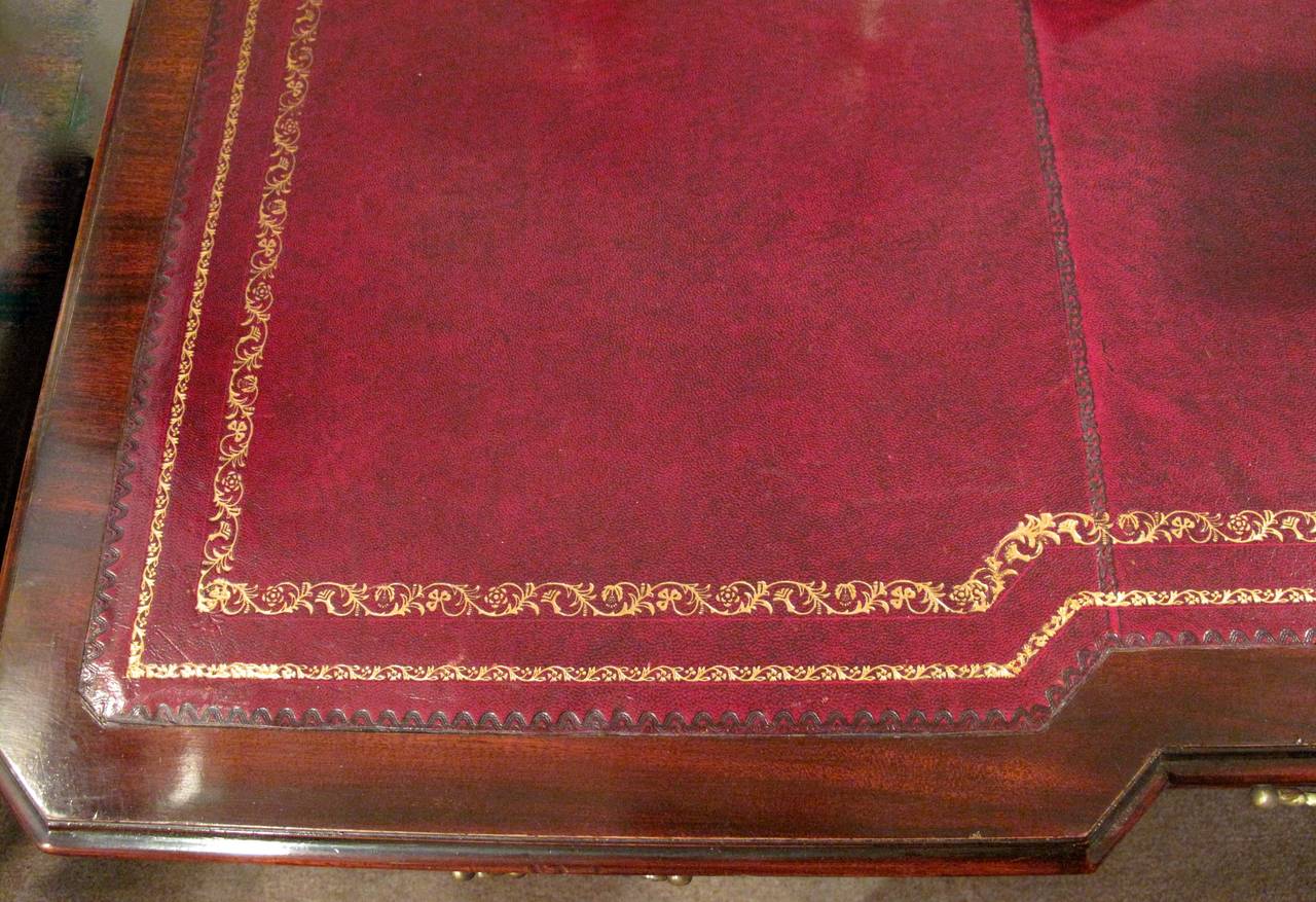 English George III Style Mahogany Pedestal Desk For Sale 3