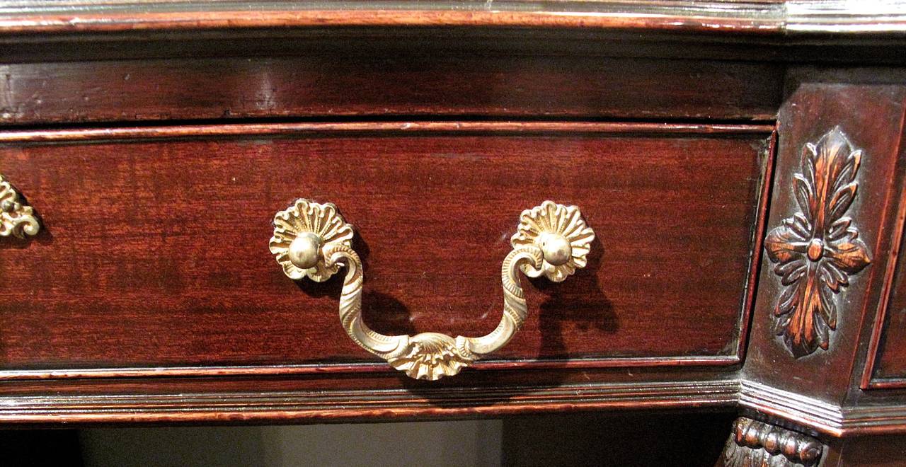 20th Century English George III Style Mahogany Pedestal Desk For Sale