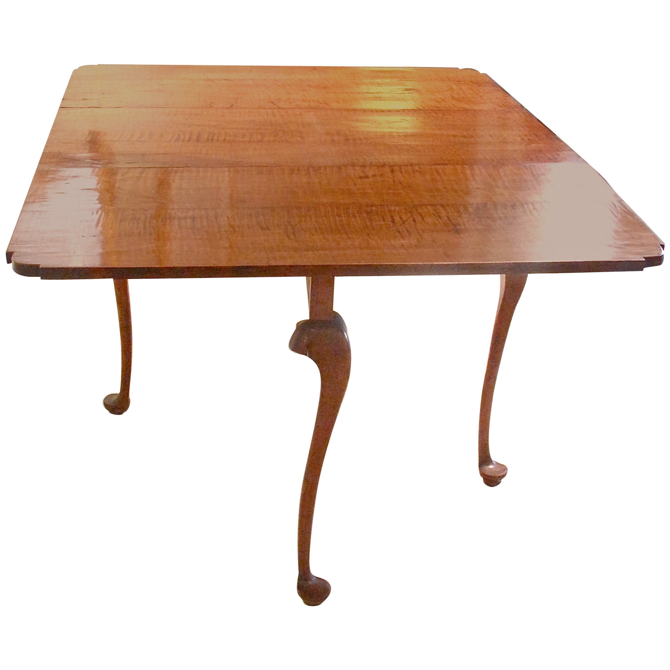 New England Tiger Maple Drop-Leaf Table For Sale