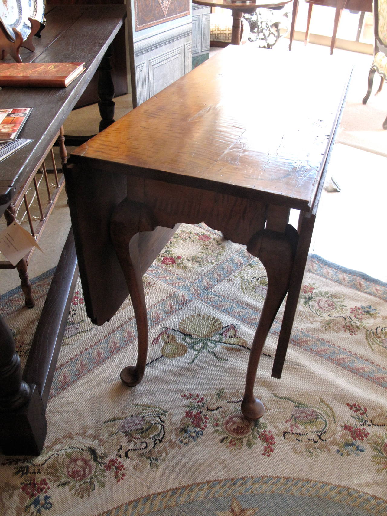 New England Tiger Maple Drop-Leaf Table For Sale 4