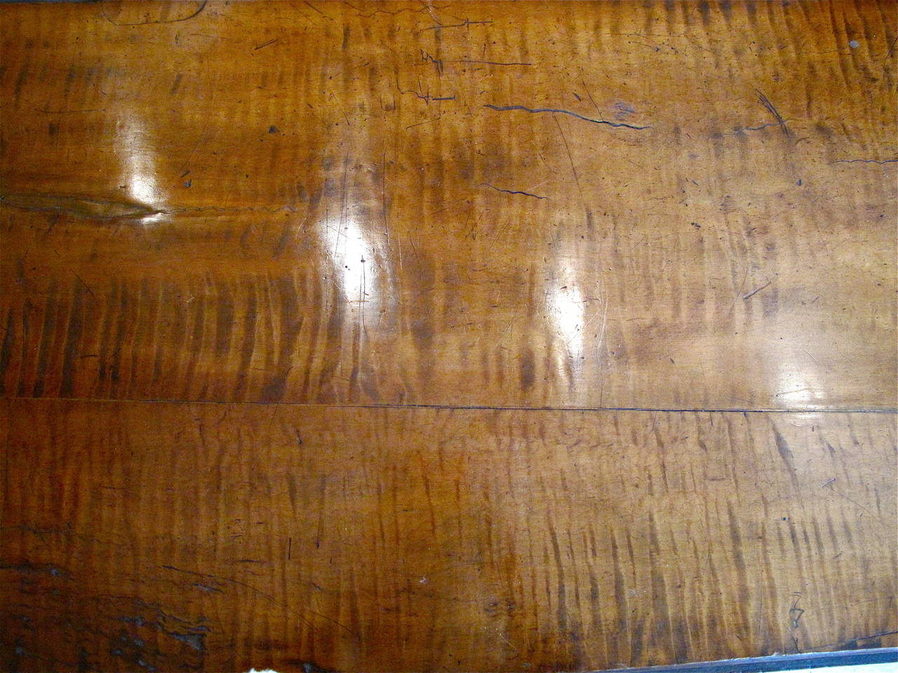 New England Tiger Maple Drop-Leaf Table For Sale 2