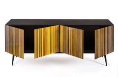 Buffet-Anrichte im Retro-Stil, lineares Barcode-Design, warmes, feuerfarbenes, farbiges Glas