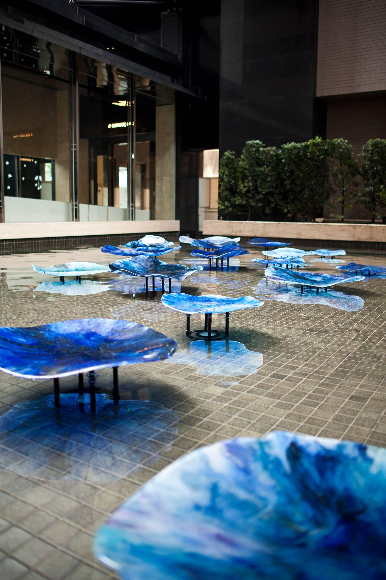 Organique Grand centre de table en verre multicolore LYRIAZ d'Orfeo Quagliata en vente