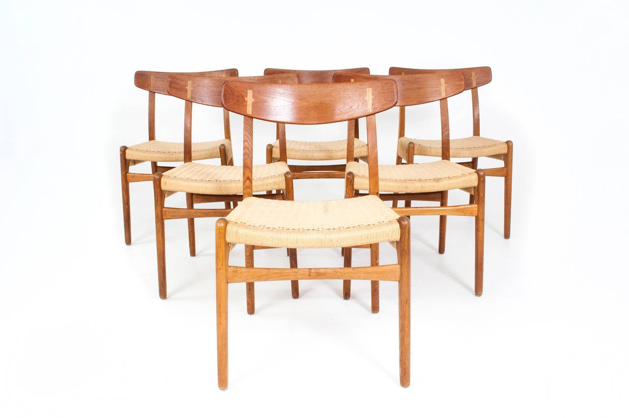 Set of six dining chairs made in teak, oak and papercord.

Designed 1951.

Manufactured by Carl Hansen & Søn.