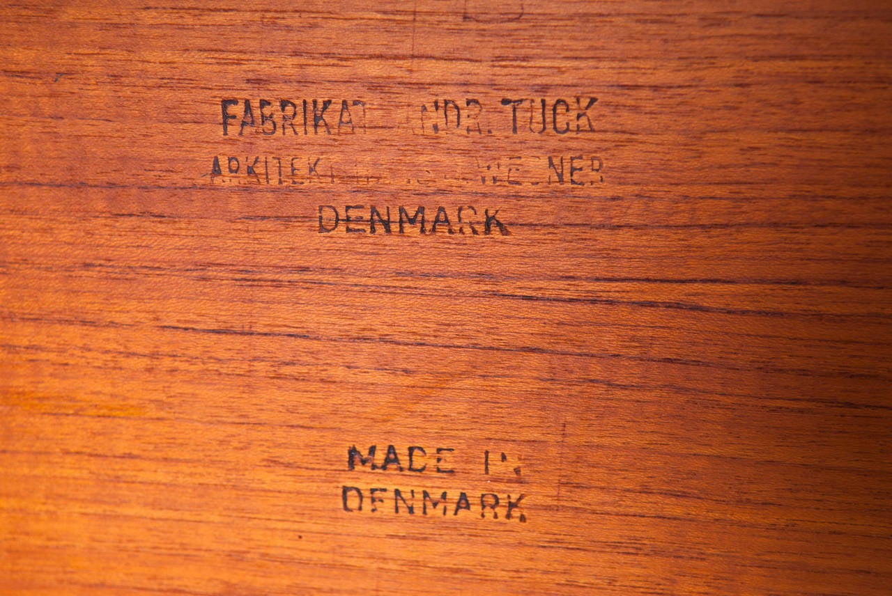 Dining Table by Hans J. Wegner, Model AT318 In Excellent Condition For Sale In Copenhagen, DK