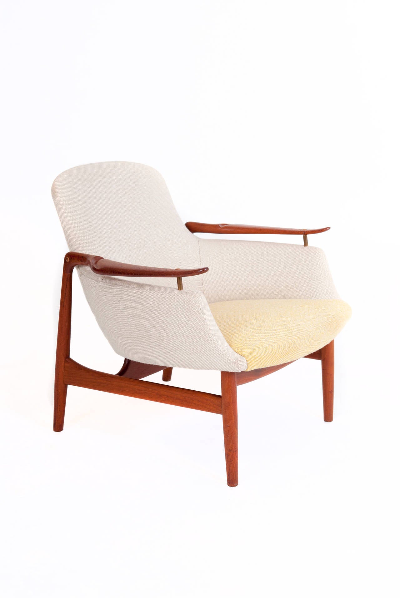 Scandinavian Modern Finn Juhl Lounge Chair by Niels Vodder