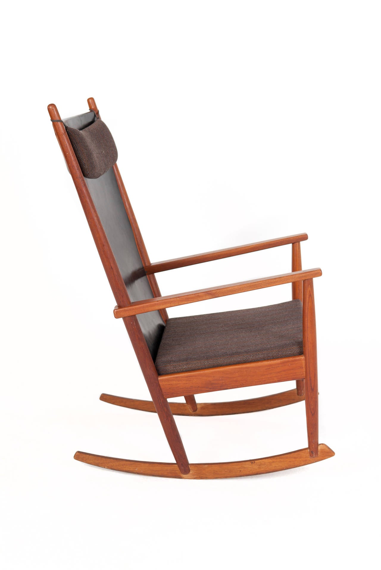 Scandinavian Modern Rocking Chair by Hans Olsen For Sale