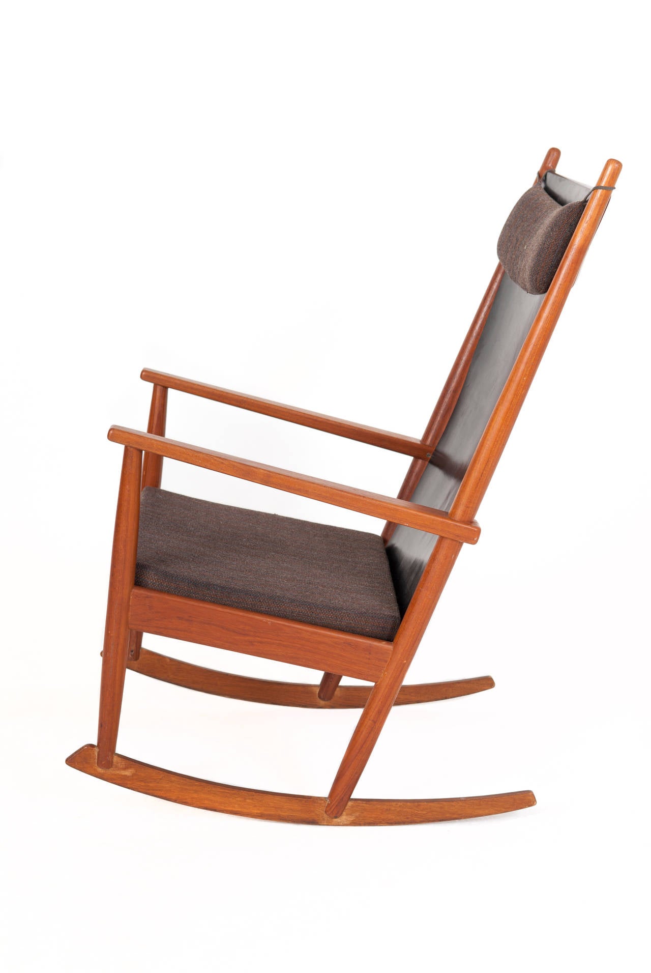 Rocking Chair by Hans Olsen In Good Condition For Sale In Copenhagen, DK