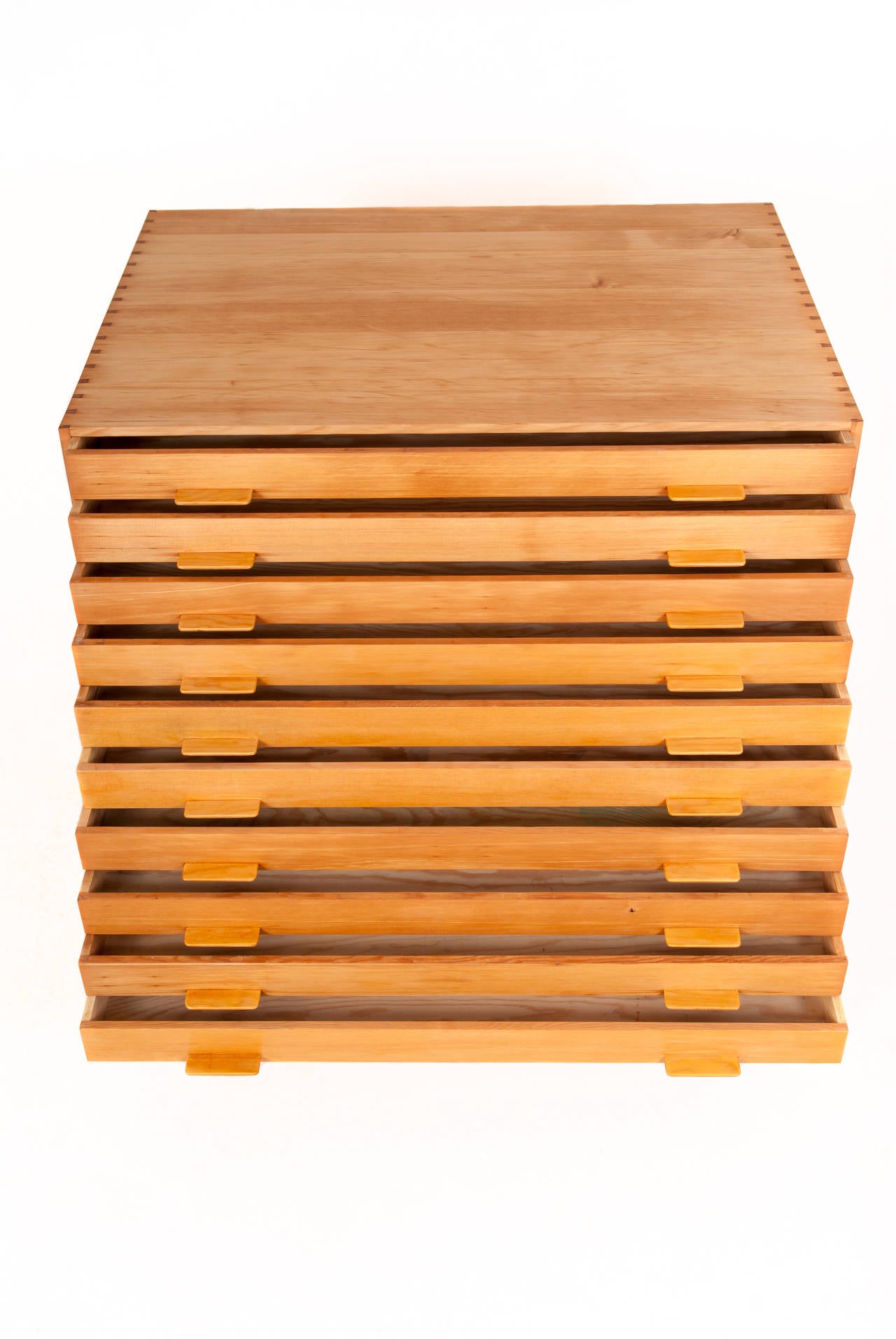 Rare flat file cabinet by Poul Kjærholm in solid Oregon pine

Original inventory from the  School of Architecture at the Royal Academy of Arts.
This cabinet is from the first production of 26 ordered by the school. Made with 10 drawers. 

Burn