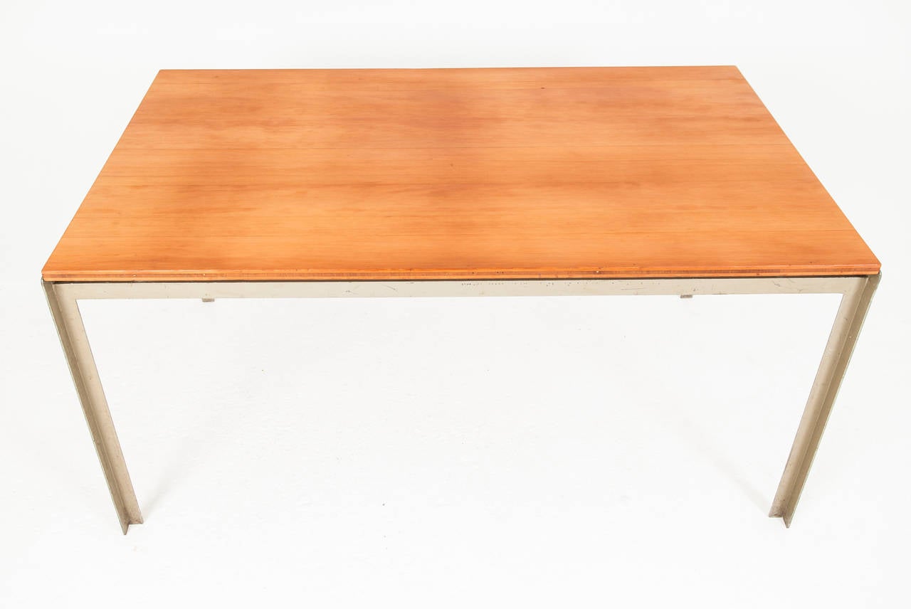 Poul Kjærholm student table with angled matte chromed iron frame and massive three-layered Oregon pine top. Made for the Royal Academy of Arts in Copenhagen by Rud. Rasmussen 1956.

Original fixtures from the school.