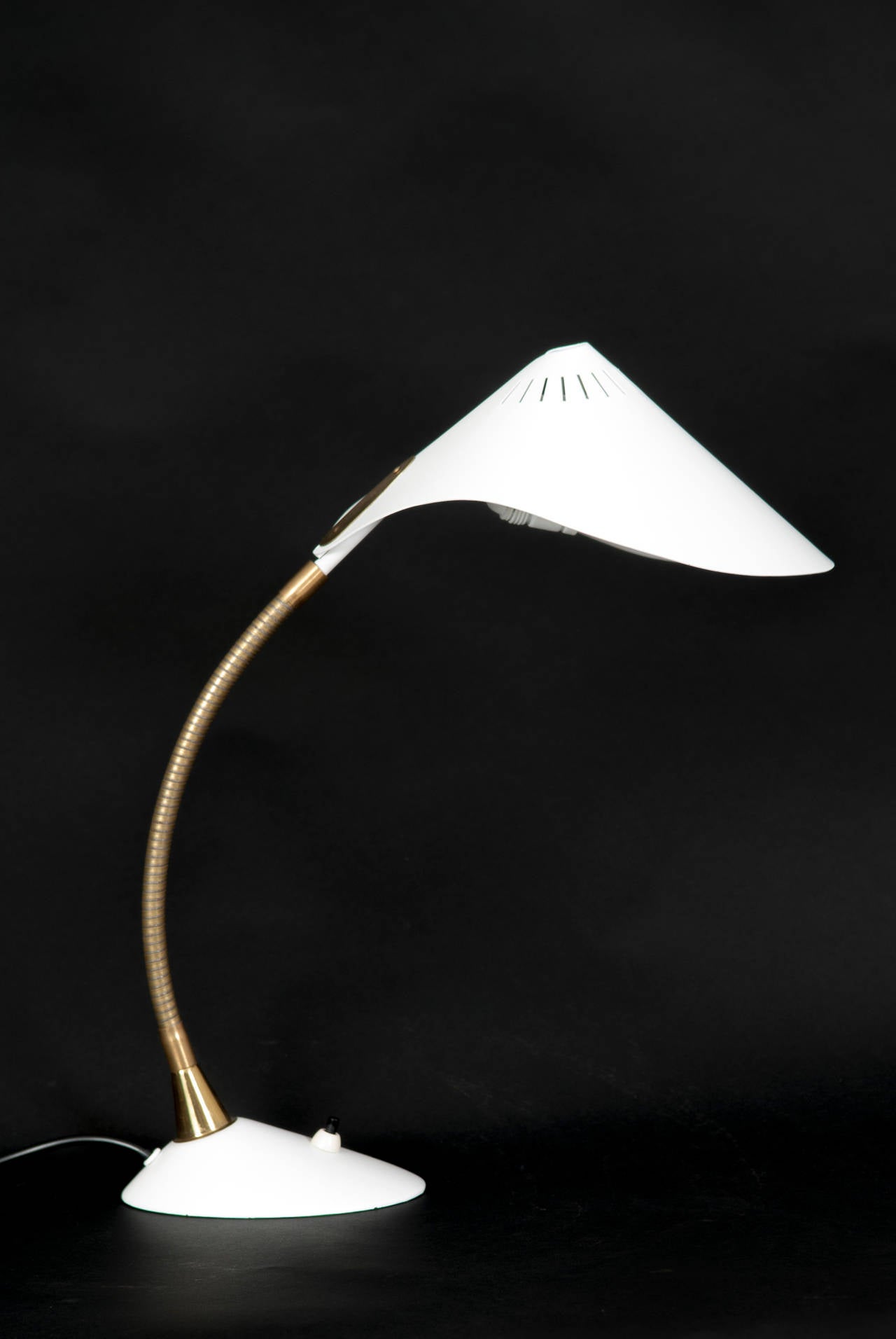 Elegant leaf shaped table lamp by Stilnovo.
Adjustable goose neck. 

Good restored condition.