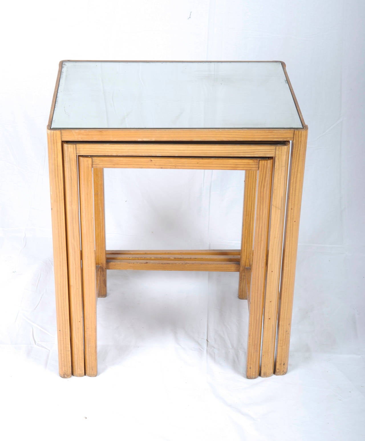 Ensemble de tables gigognes Thonet avec plateau de table en miroir Bon état - En vente à Vienna, AT
