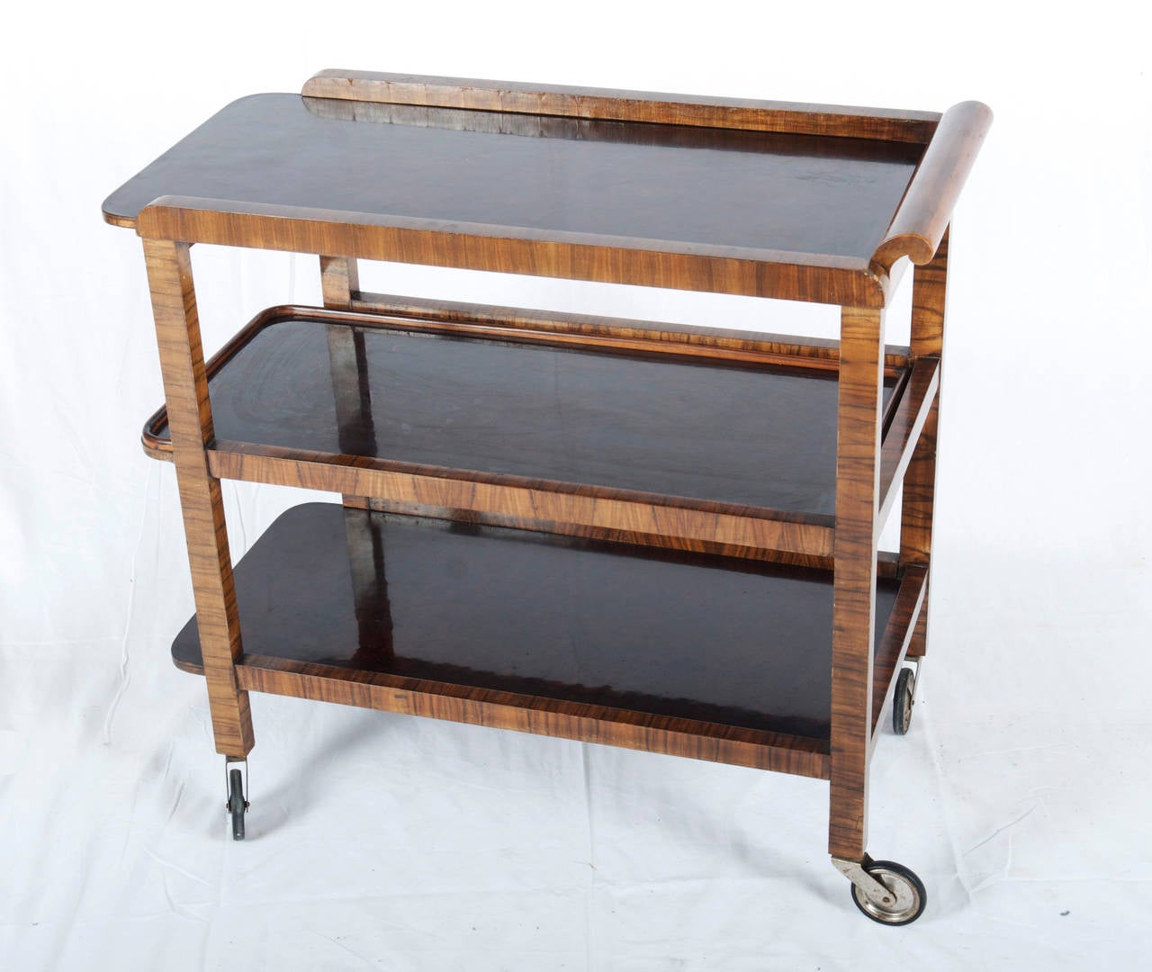 Art deco Thonet serving cart, trolley, bar in original condition.
Frame is made of soft wood with walnut veneer, trays with bakelite surface.