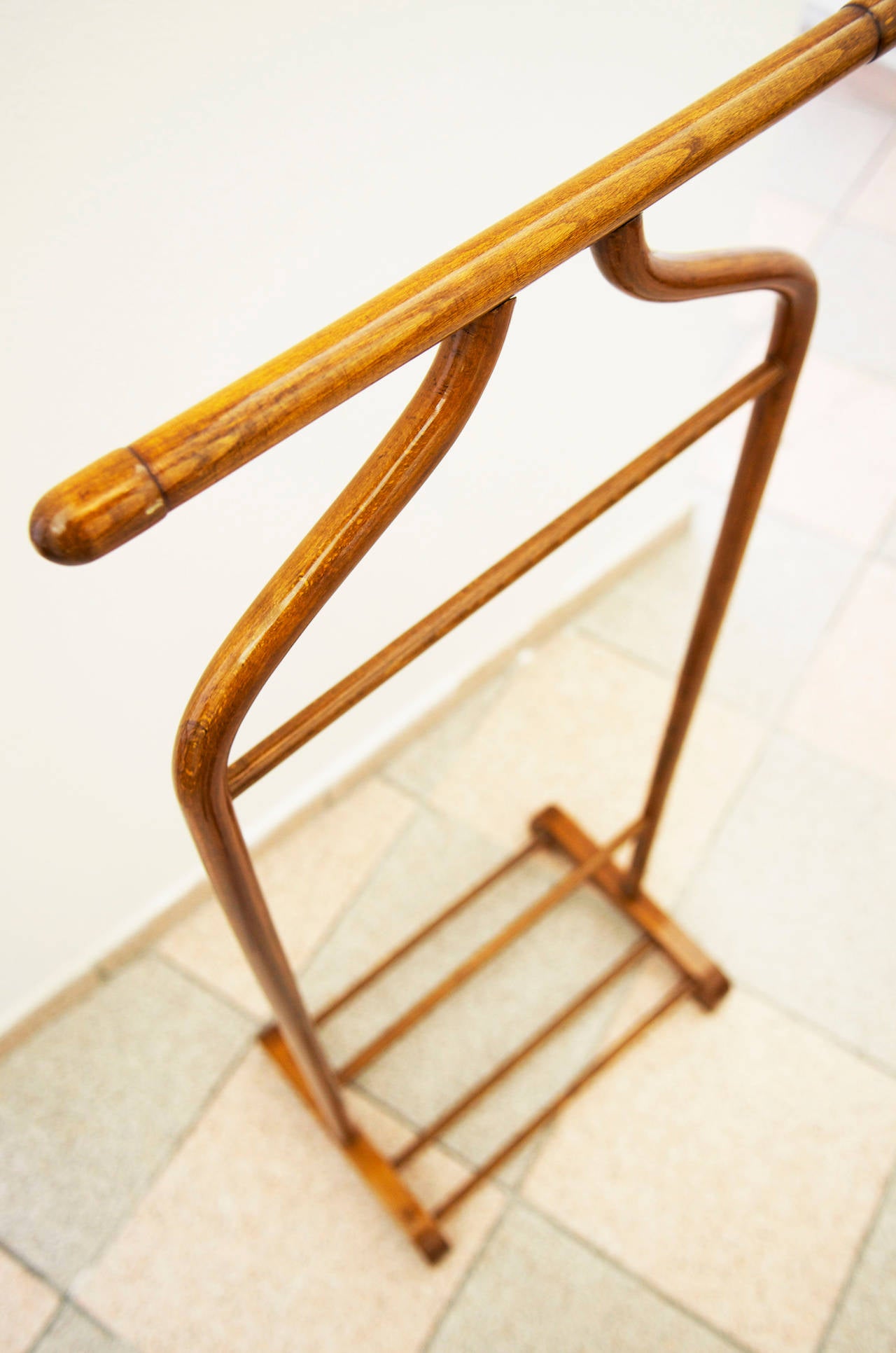 Thonet valet, dressing stand from the 1920s 
fully restored with shellack finish.