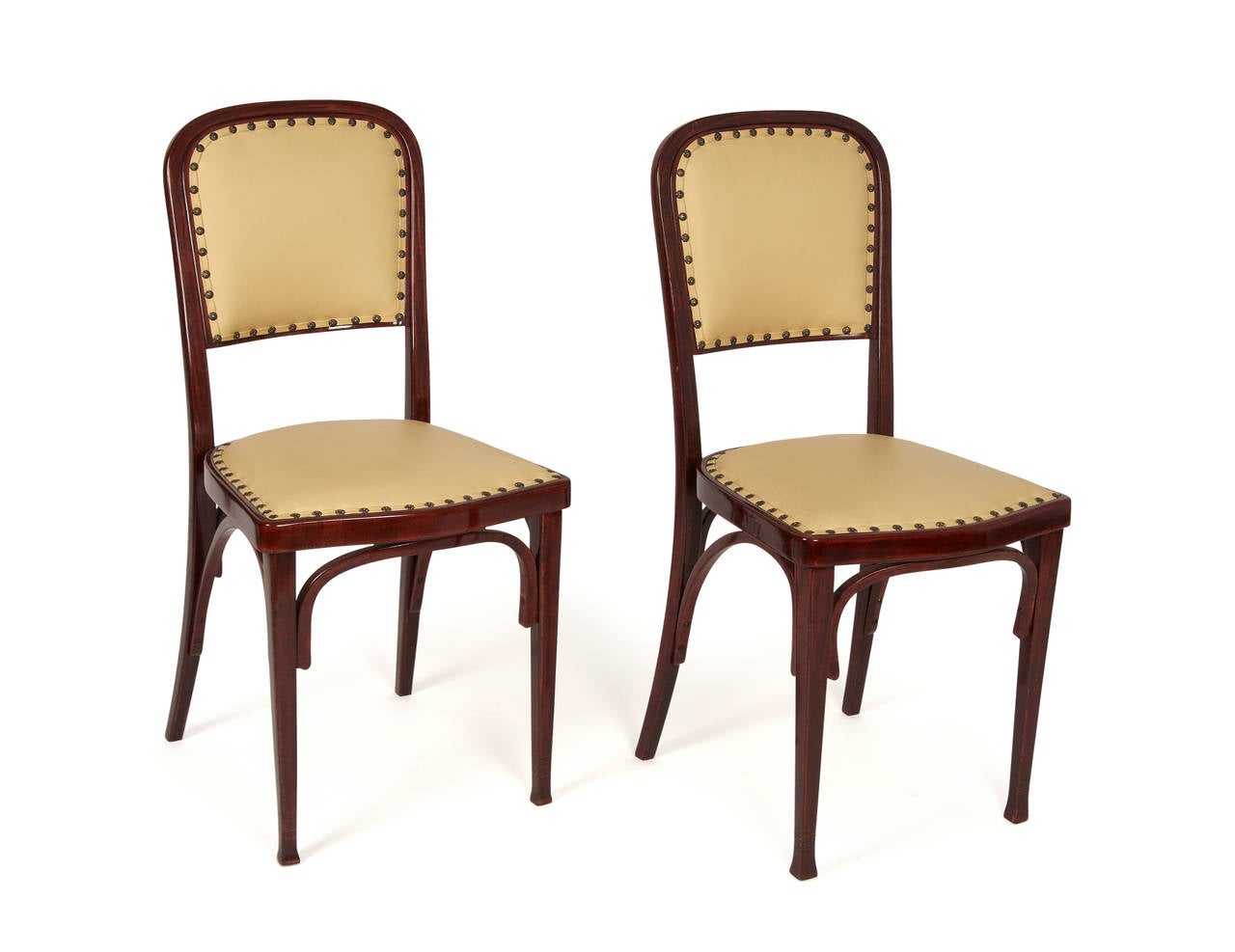 This Suite consist of six parts:
Two chairs, three armchairs,
One bench
Manufactured by: Jacob & Josef Kohn, Vienna, catalogue no. 715
Designed by Gustav Siegel for world fair 1900 in Paris.
Beech, bent wood, mahogany colored stained, leather
