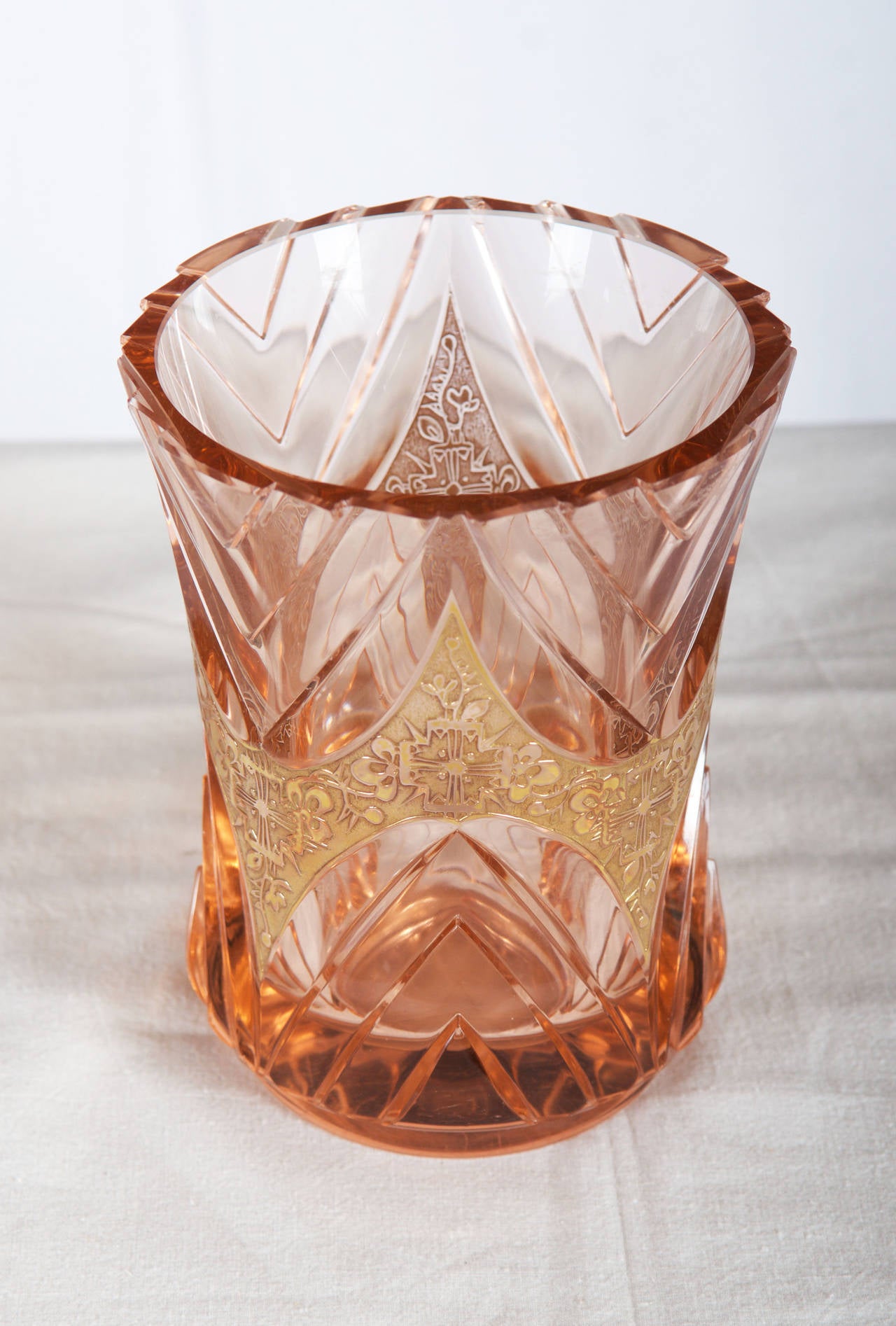 Art Deco bohemian crystal glass vase.
Beautiful condition 
Diamention: diameter 5.11in, 6.49in

shipping cost to US: 60 Euro