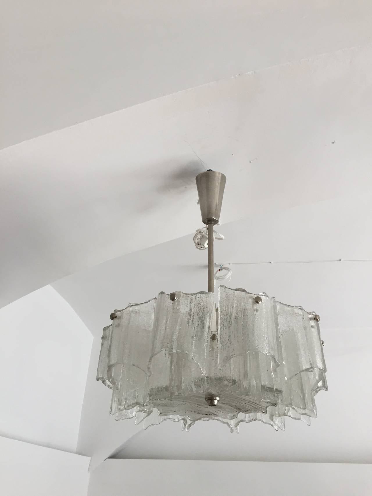 Kalmar Ice Glass Chandelier In Good Condition For Sale In Vienna, AT
