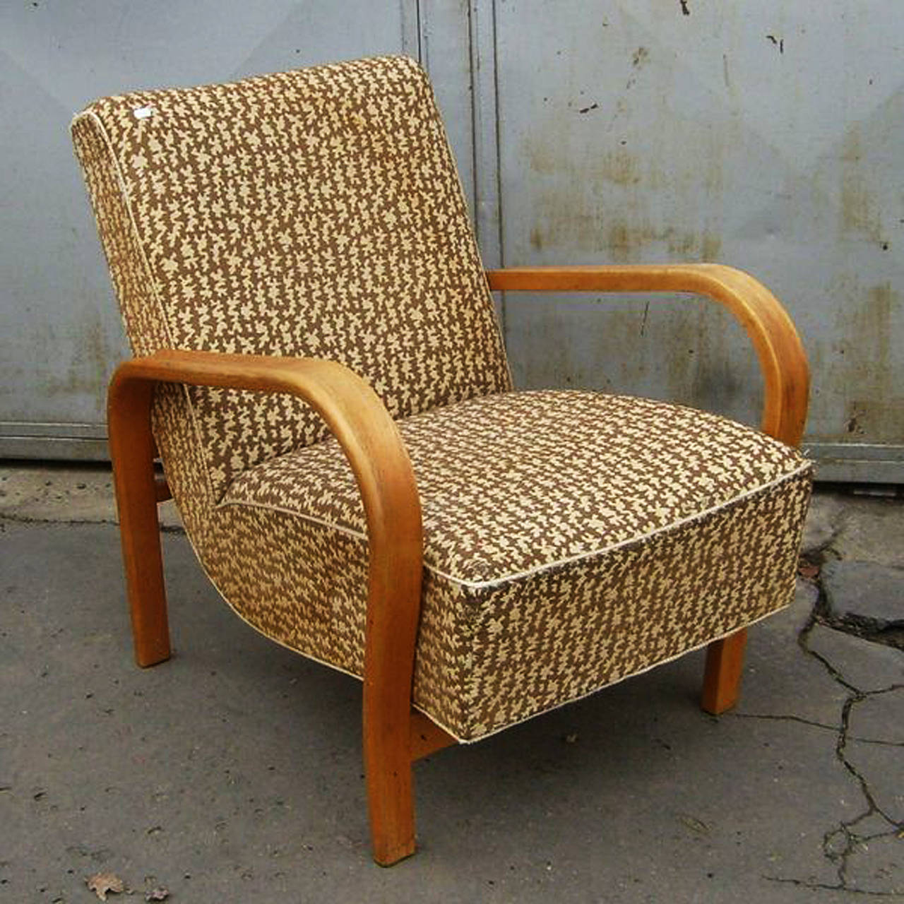 A Pair Of Art Deco Armchairs By Jindrich Halabala In Excellent Condition For Sale In Vienna, AT