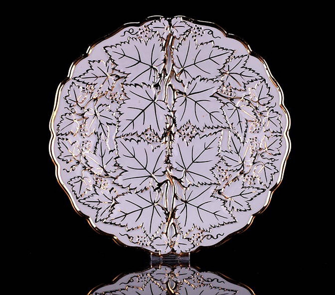 Meissen about 1880-1890.
Porcelain platter, designed in the form of leaves, made of white gilded porcelain.
Excelent showcases piece, never used.
Dimensions: Height: 3cm / Diameter: 26cm
Condition: very good, no cracks, damage - see