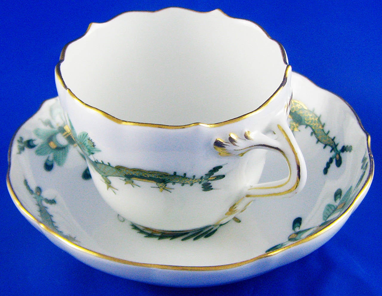 A cup of 'Green Dragon' 'Meissen 
Signature used in the years 1850-1924.
in perfect condition.

Size:
cup:
-height: 5.1cm
-diameter: 6,6cm

saucer
-diameter: 10,8cm