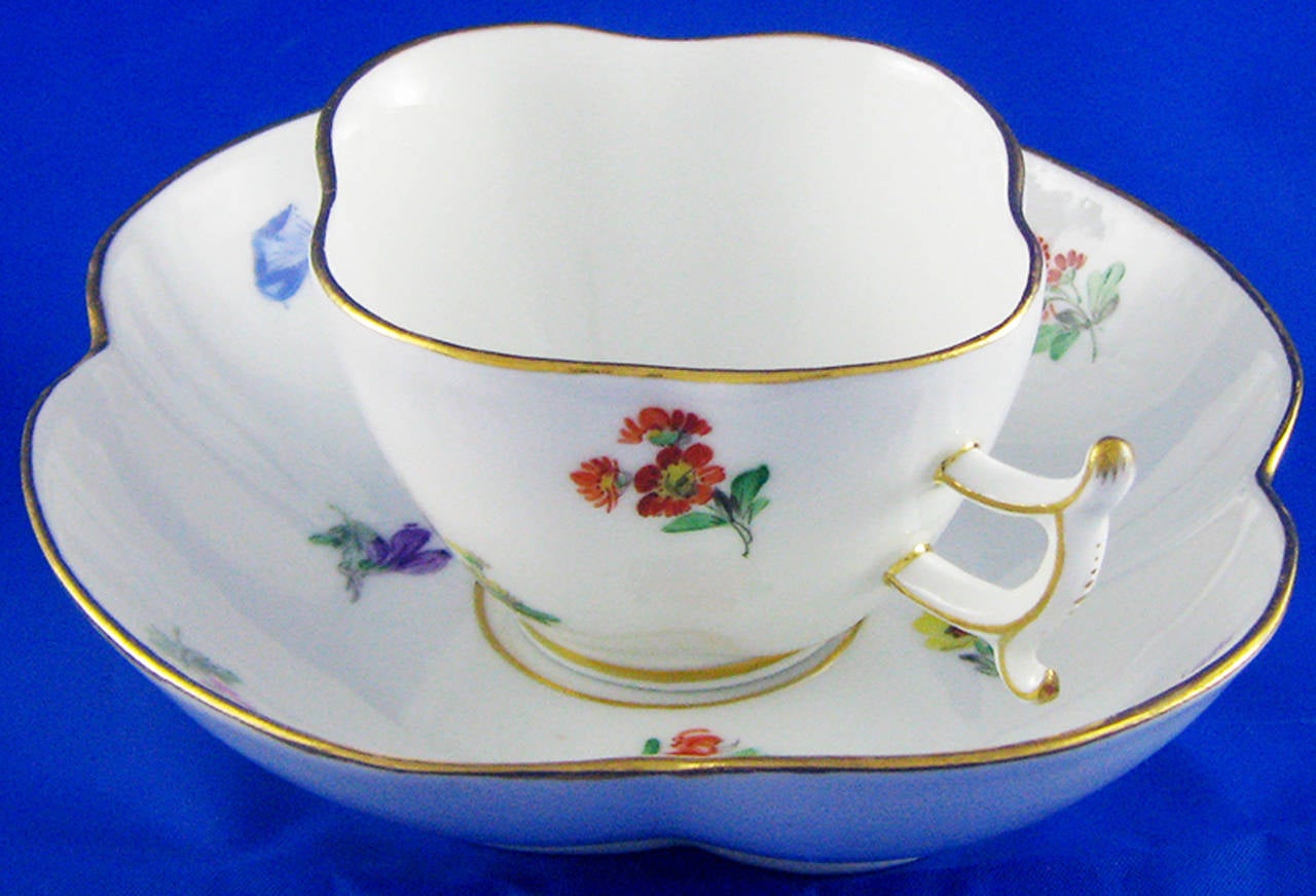 Cup '' Flowers '' Meissen.
Signature used in the years 1850-1924.
excelent condition.
Size:
cup:
-height: 4,3cm
-diameter: 7,4cmx6,5cm
saucer
-diameter: 11,2cmx12,3cm