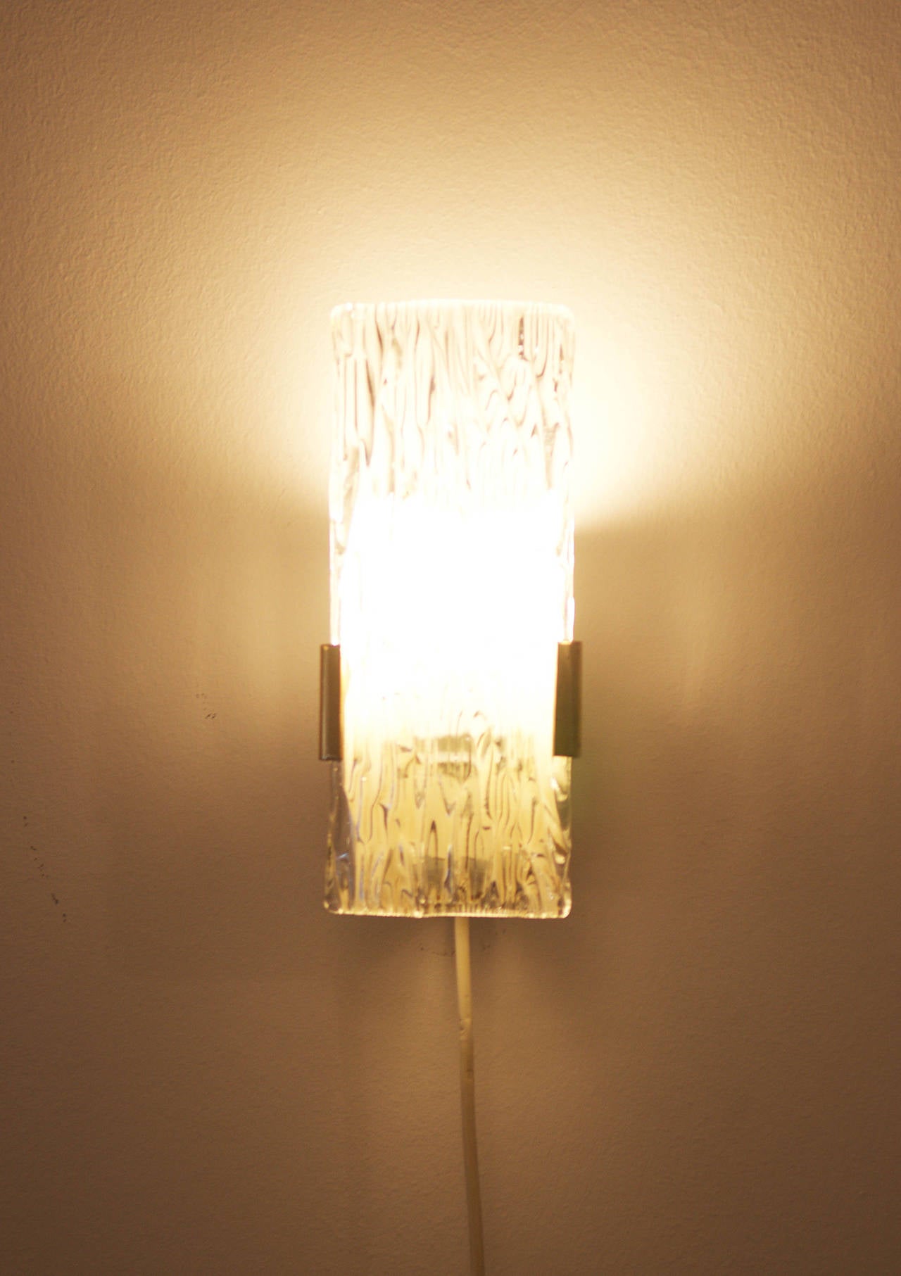 Kalmar of Austria Ice Glass Wall Sconce In Excellent Condition In Vienna, AT