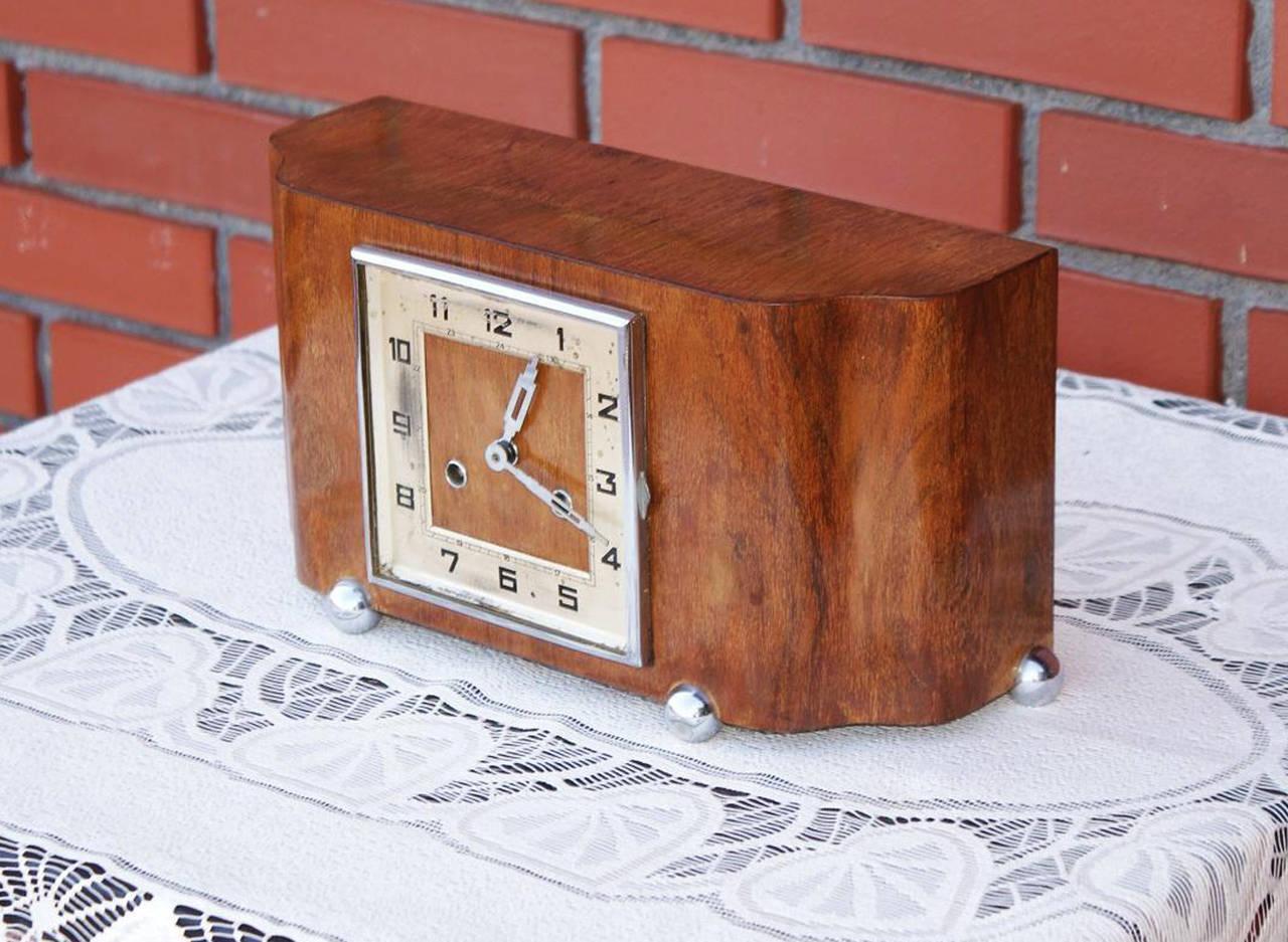 Early 20th Century Art Deco Mantel Clock For Sale