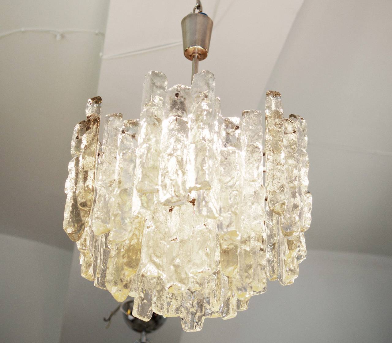 Kalmar Ice Glass Chandelier In Excellent Condition For Sale In Vienna, AT