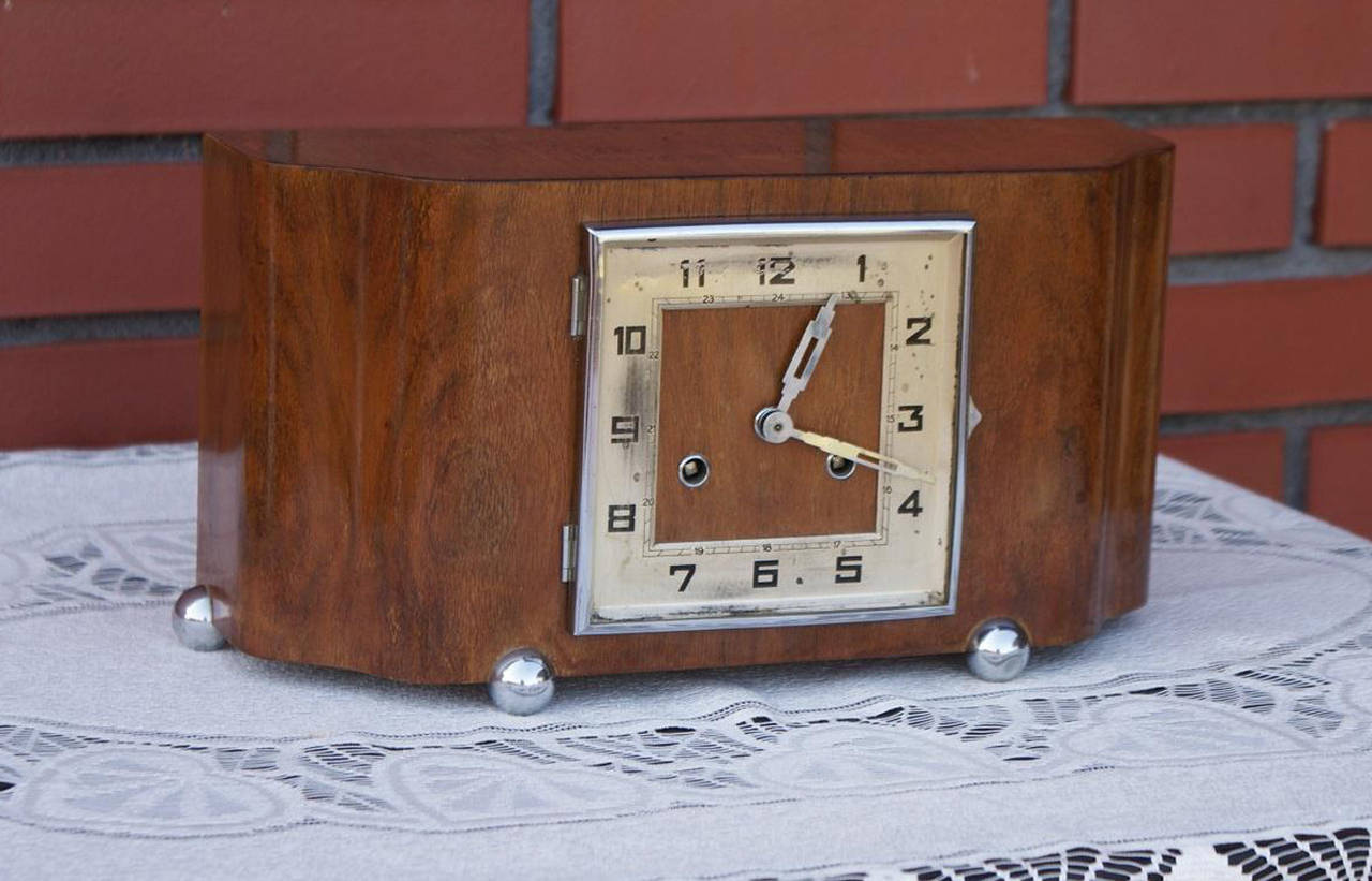 Art Deco Mantel Clock In Excellent Condition For Sale In Vienna, AT
