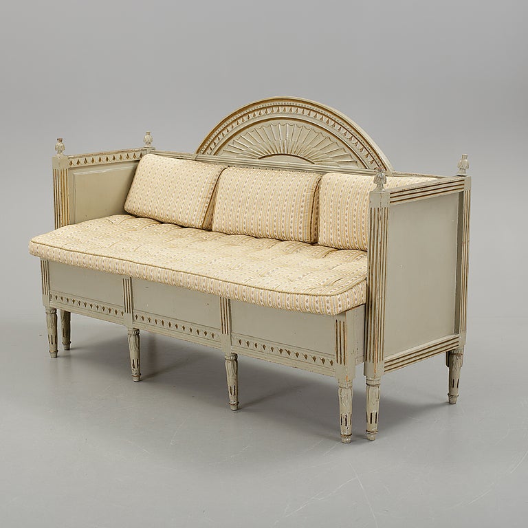 Beautiful and unique Gustavian sofa which could also be used as a day bed. This particular sofa comes form the Swedish province of Hälsingland. Origins early 1800's and upholstery later.