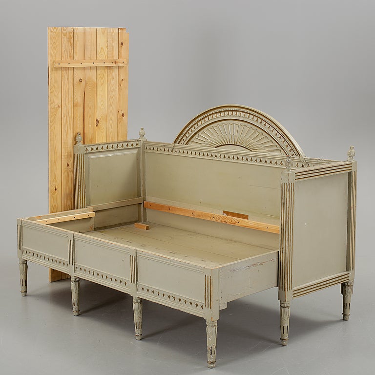 Swedish Gustavian Sofa or Daybed For Sale