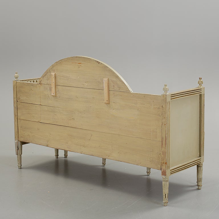 Gustavian Sofa or Daybed In Good Condition For Sale In Amsterdam, NL