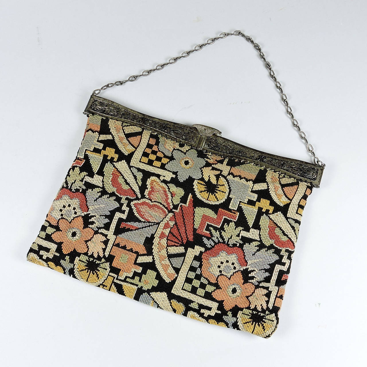 Art Deco Floral Design Needlework Handbag In Excellent Condition For Sale In Concord, MA