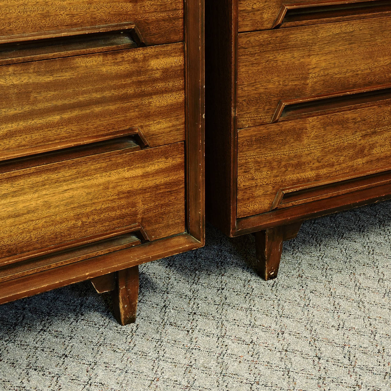 American Pair of Milo Baughman Mahogany Five-Drawer Dressers For Sale