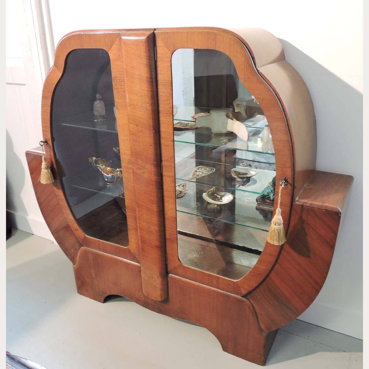 French Art Deco mahogany veneer vitrine, early 20th century. Free for two-door glass cabinet with two glass shelves.
Dimensions: 47 3/4 x 52 1/2 x 12 1/2 inches.