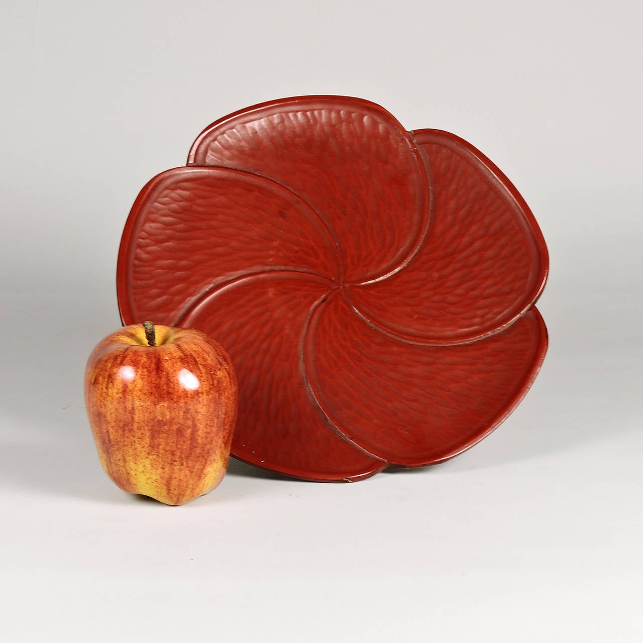 Japanese Kamakurabori Red Lacquerware Floral Plate For Sale at 1stdibs