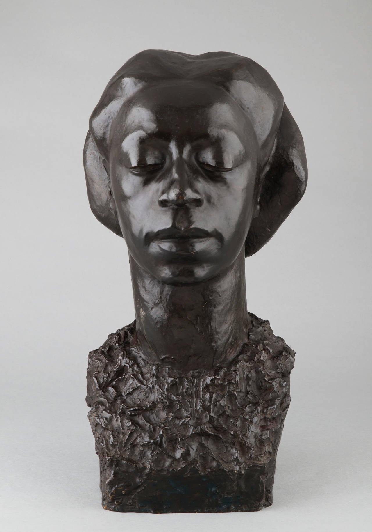 Jeanne Tercafs
(1898-1944).

Bust of an African woman.
Genuine bronze sculpture with a dark patina.

Signed 'Tercafs'
with the foundry mark 'Fonderie Andro, Paris'
Belgian School,
circa 1935.

Student at the academies of Liege and
