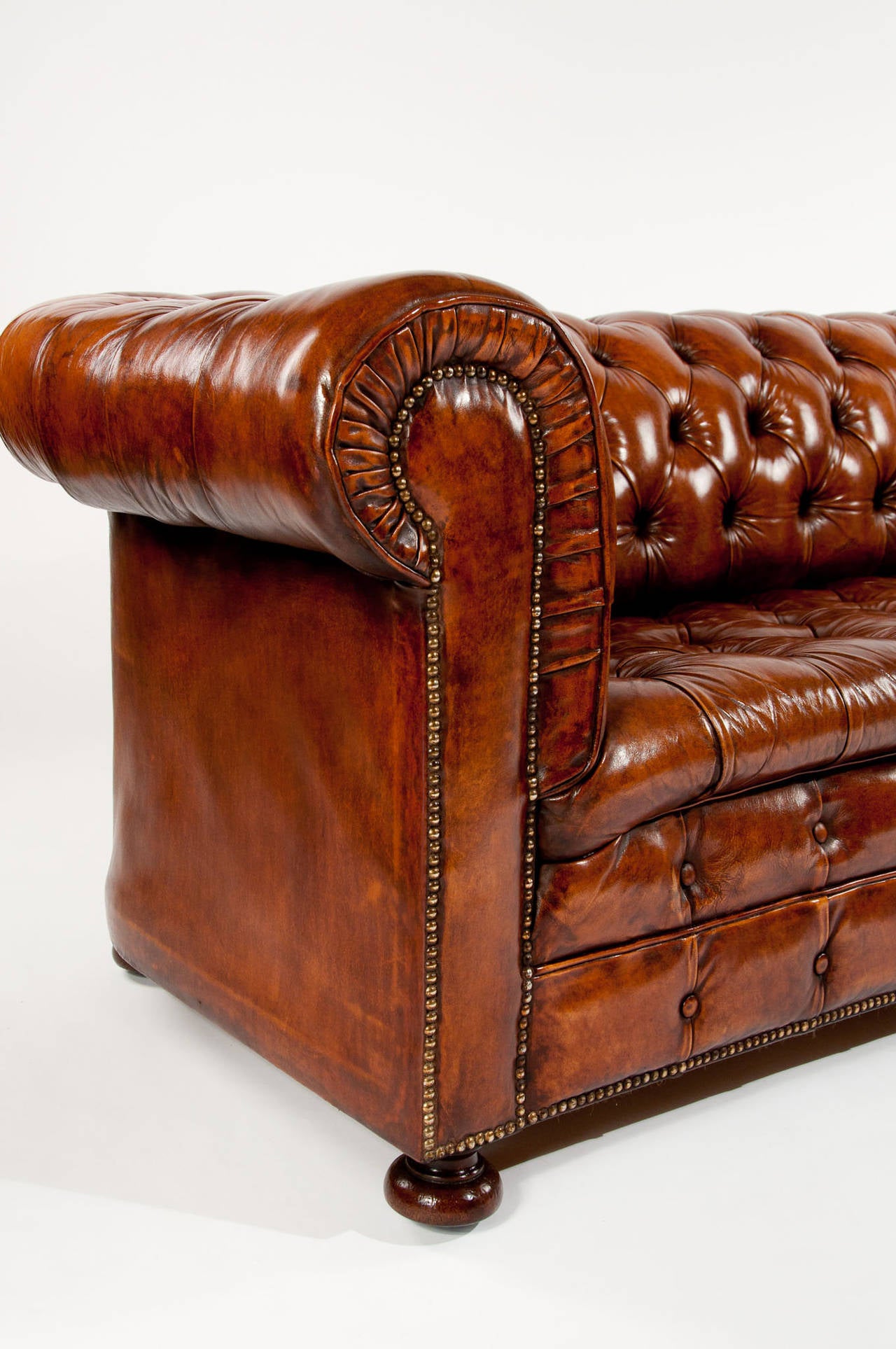 Quality Antique Leather Chesterfield Sofa In Excellent Condition In Benington, Herts