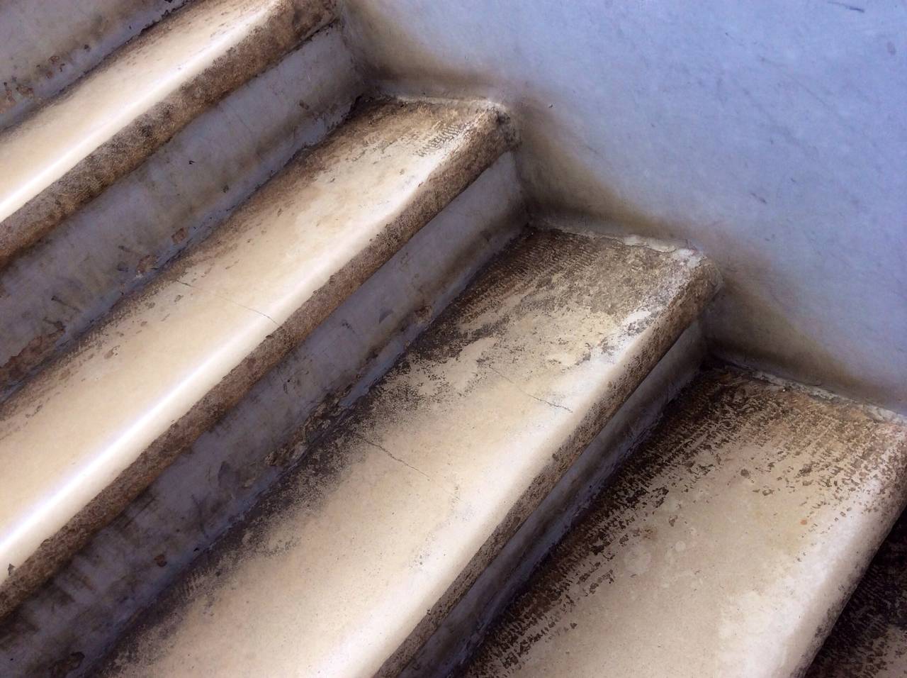 Large Stock of Antique Reclaimed French of Stone Stairs, WE have reduce d From  5 inch. The to 2 inch. Thickness for facilitate The montagne. The sizes are variabile,
Recycled Limestone,

For more information send email.
Price indicate ( per one