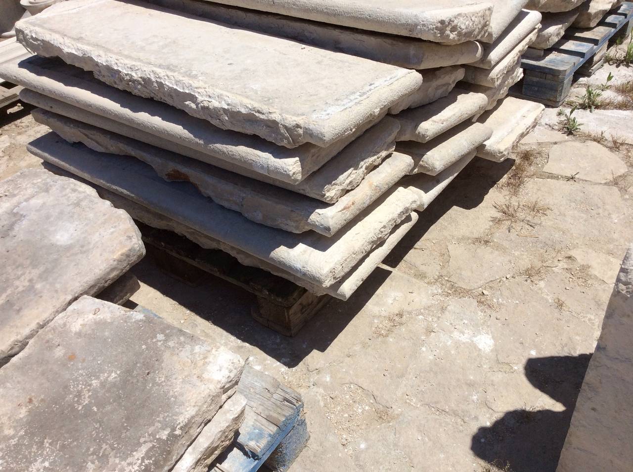 Antique French Stone Stairs Aged from 16th - 17th Century In Excellent Condition For Sale In Forte Dei Marmi, IT