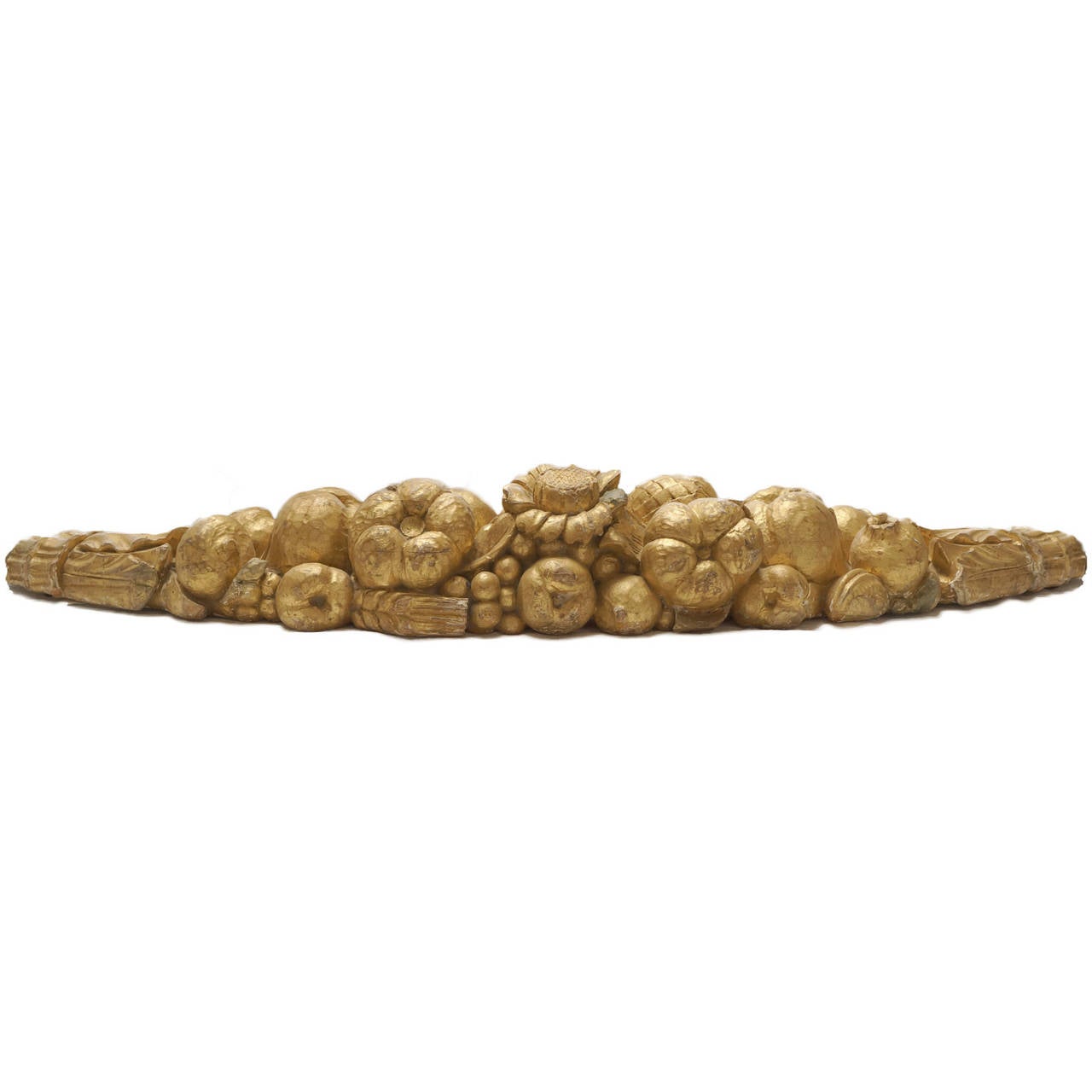 This Baroque style giltwood fruit and floral garland is hand-carved from one solid piece of wood. It is in excellent condition.