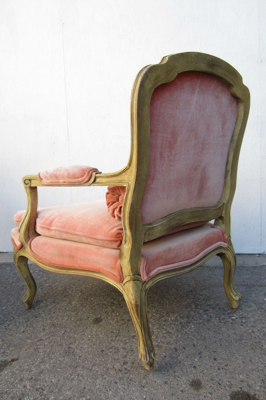 Phyllis Morris Designed Louis XV Bergere Chairs in Pink Velvet In Good Condition In Las Vegas, NV