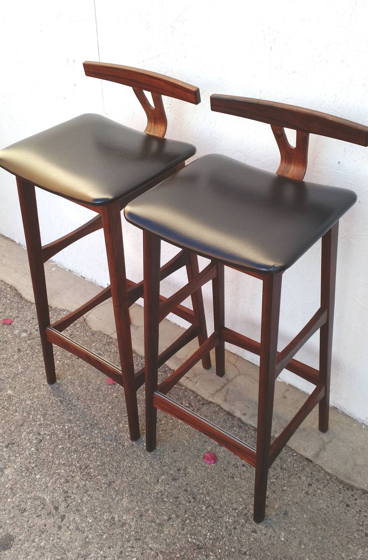 Pair of Mid-Century Danish Modern Rosewood Bar Stools by Dyrlund Denmark In Excellent Condition In Las Vegas, NV