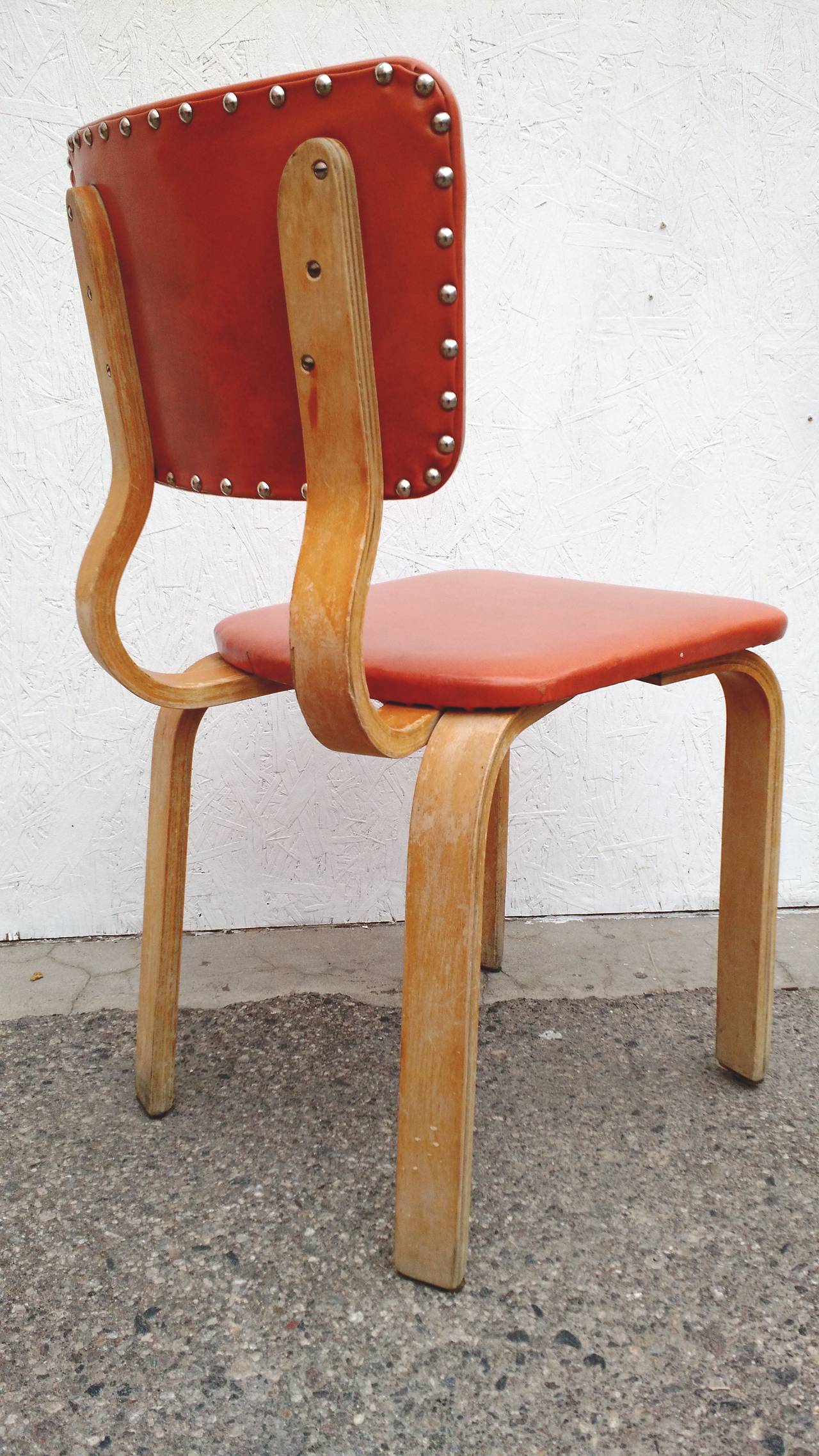 Set of 8 Thonet dining chairs in original condition.
Burnt orange vinyl with nickel nailhead trim.
Worn and stained but structurally solid with no structural repairs.
These are very early examples of this design.
Originally from the Sands Hotel