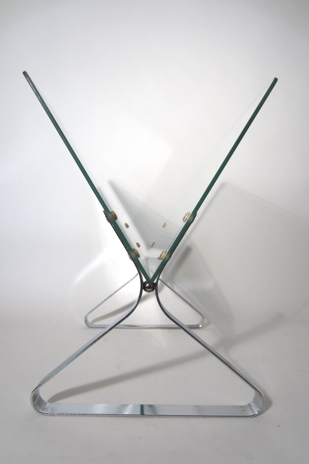 Mid-Century Modern Chrome and Glass Magazine Stand Attributed to Milo Baughman In Excellent Condition In Las Vegas, NV