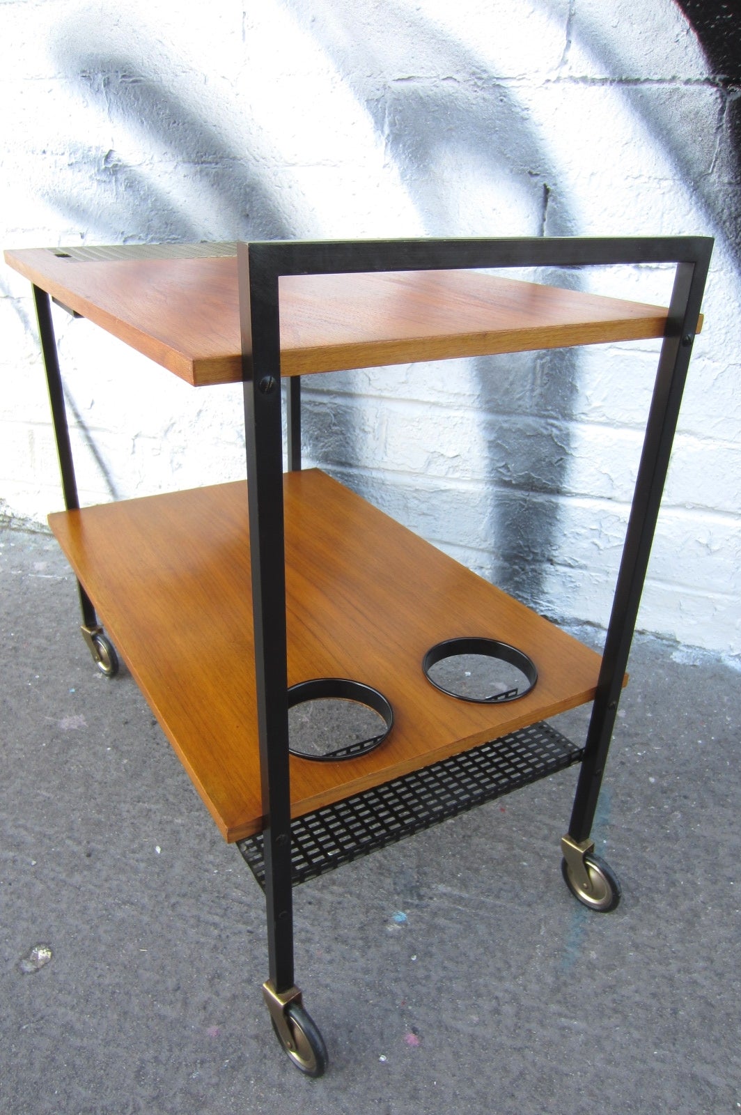 1950s walnut and steel modernist tea cart in beautiful original condition.
Not signed or marked by maker. Similar design style to the works of George Nelson.
Super nice quality construction. Petite size.