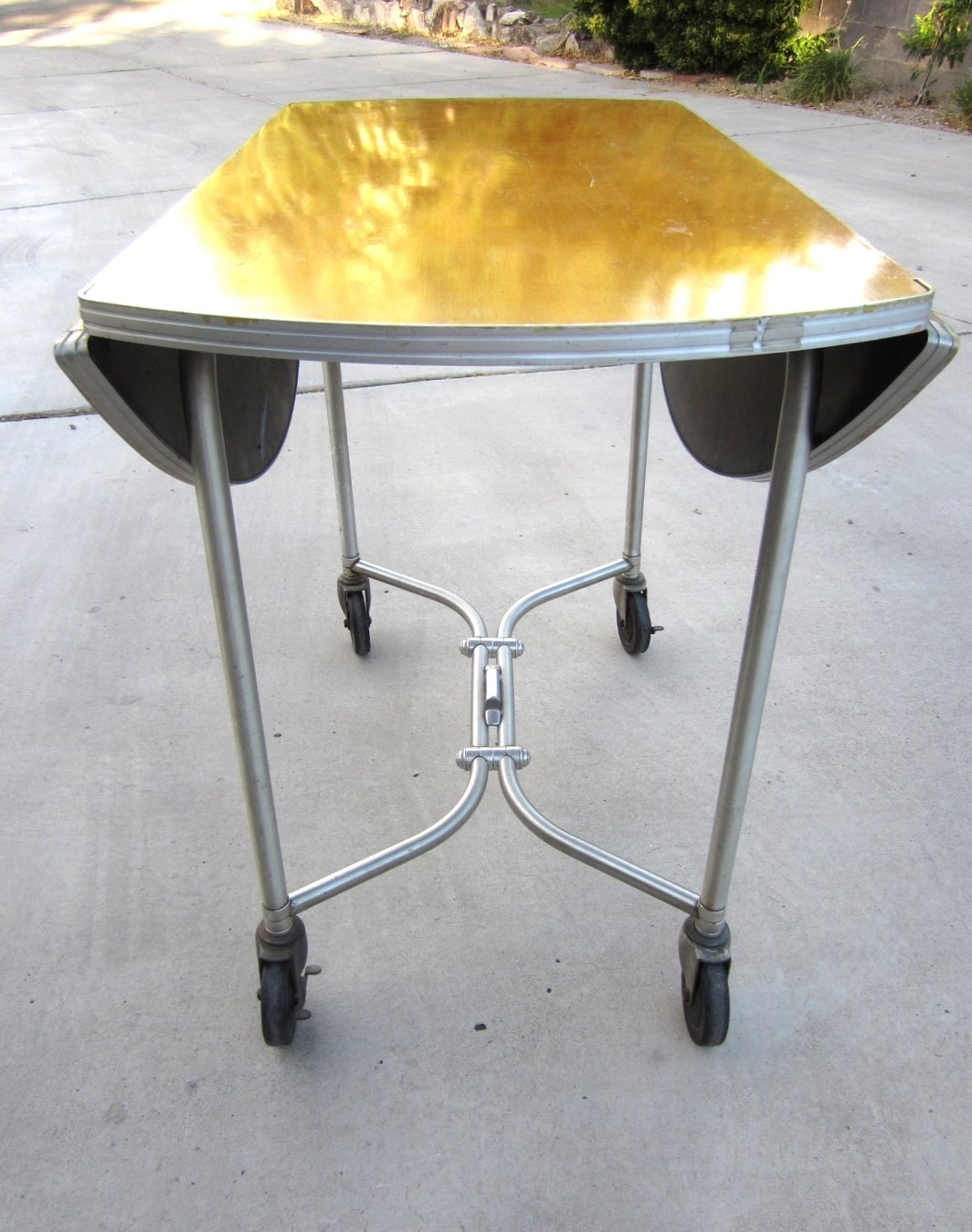 Warren McArthur design rolling gate leaf service table, circa 1930s
Aluminum tube frame with maple veneer top trimmed in ribbed aluminum. 
Four large caster wheels with locks on two.
It is in excellent original vintage condition. Stunning design.