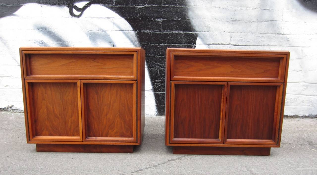 Mid-Century Modern John Keal for Brown Saltman Side Tables, Pair In Excellent Condition In Las Vegas, NV